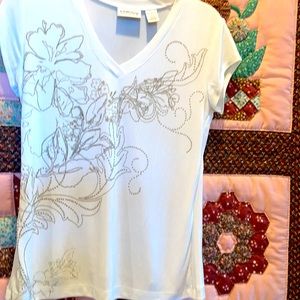Chico’s travelers white tee gold floral design